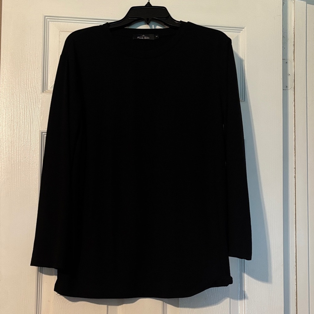 Black Long Sleeve Crewneck Women's Top - Classic Everyday Shirt